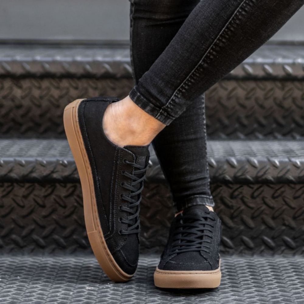 New! Women's Kicks - size 10